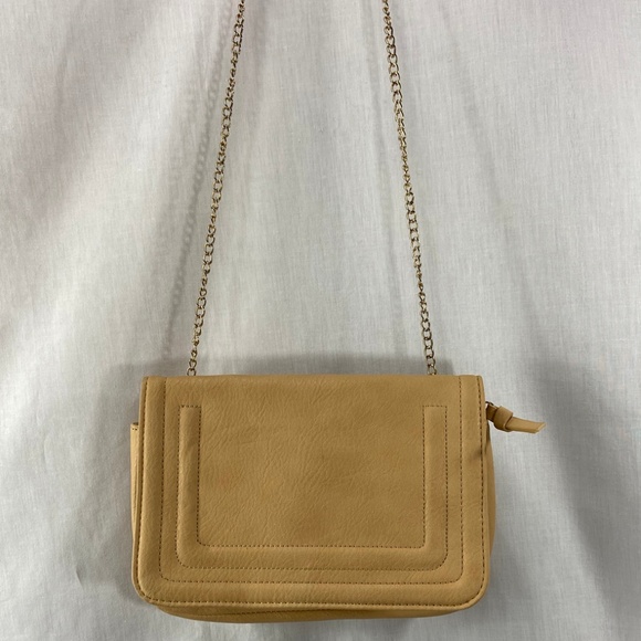 Handbags - ❤️5/$25❤️ Cream Faux Leather Crossbody Purse